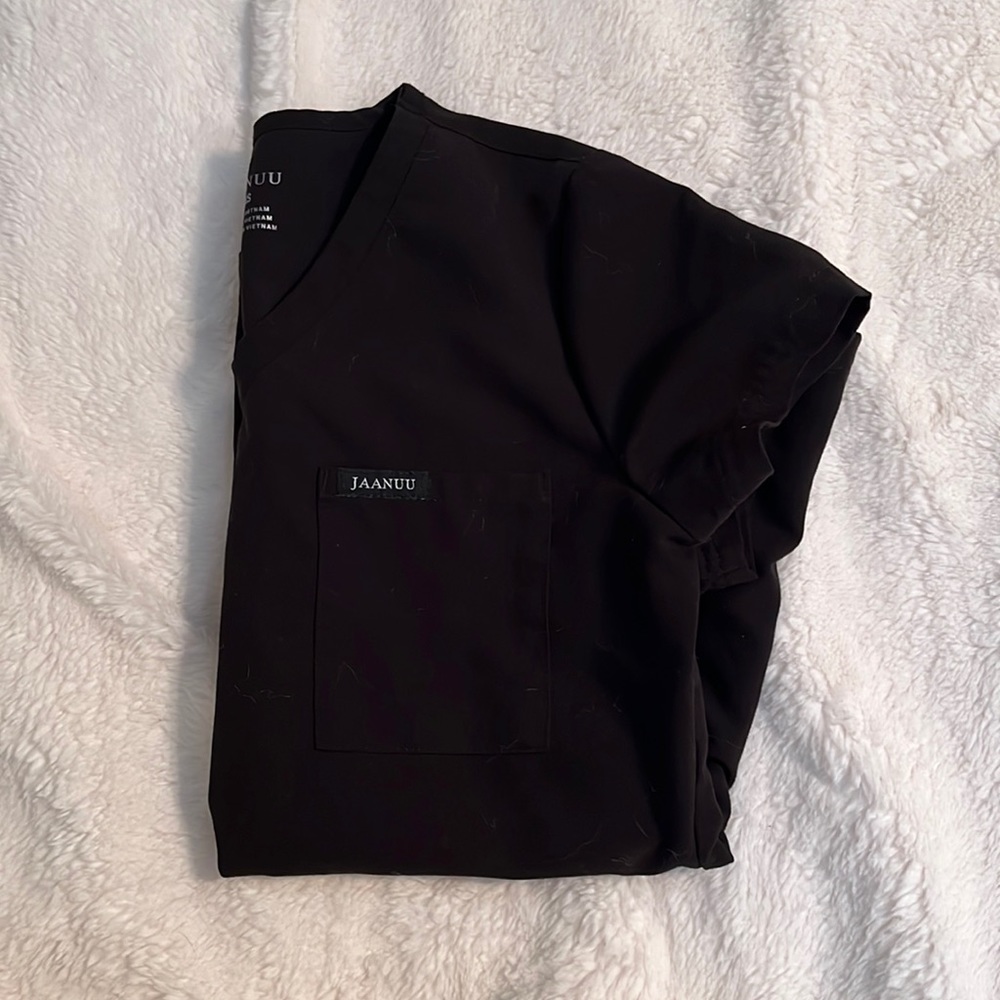 JAANUU 3 pocket scrub top